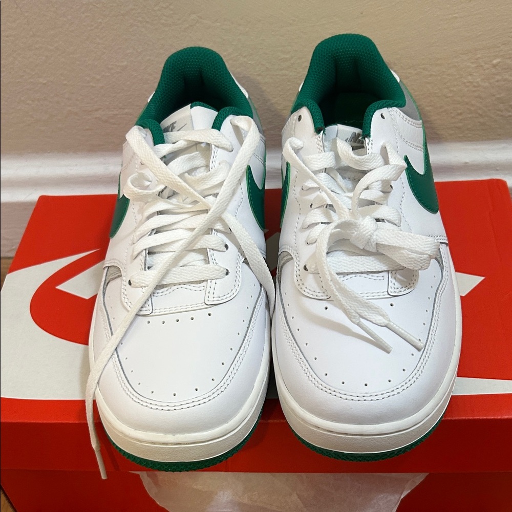 Nike Gamma Force White and Green Low-Top Sneakers - Picture 3 of 9